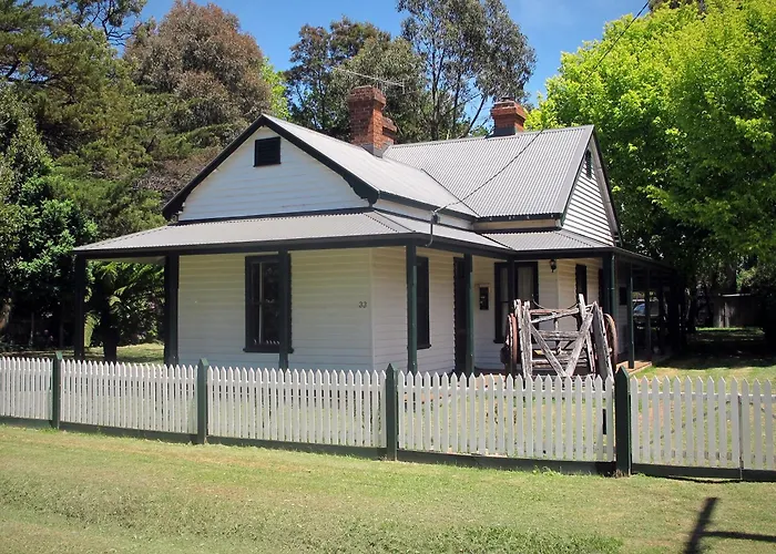Lynden Cottage - Built 1884 In The Heart Of Town