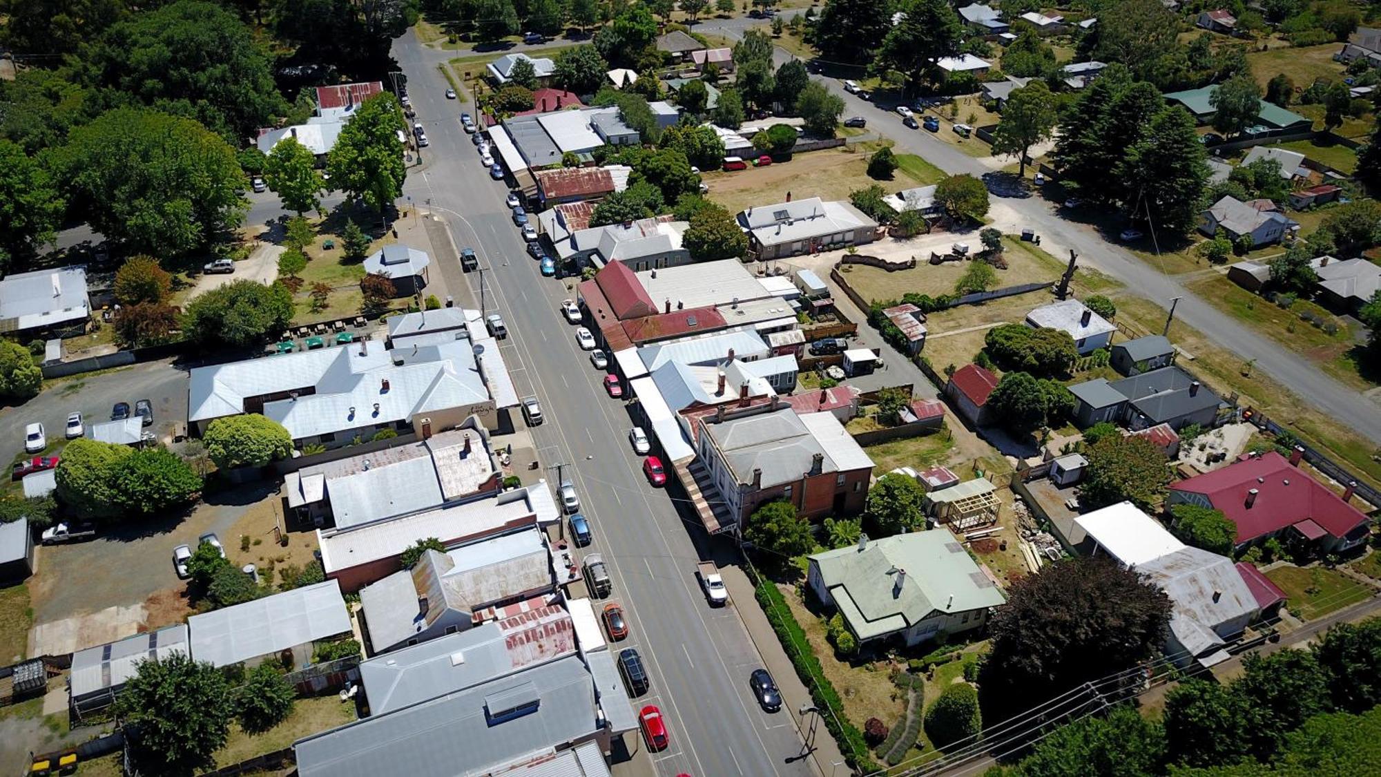 Lynden - Built 1884 In The Heart Of Town *